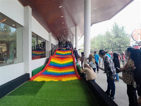 Bencoolen Times Nikmati Wahana Seluncuran Rainbow Slide Selama Liburan