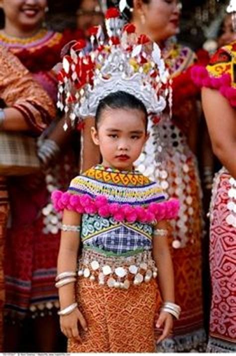 Some of them are designed with strong traditional values and even ties to the ancient eastern philosophies. 20 Best Malaysian costume images | Traditional dresses ...