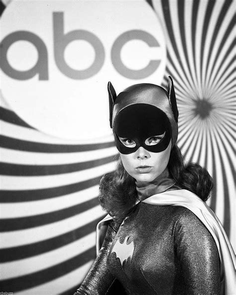 Yvonne Craig Who Played Batgirl In The 1960s Raised In Dallas Dies