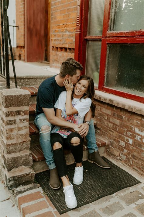 Cute Couples Urban Street Session In 2020 Couple Picture Poses