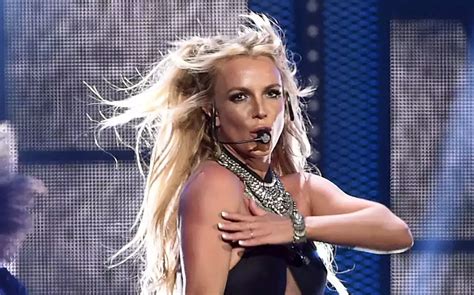 Britney Spears Posts Nude Selfie On Twitter After Instagram Account Is Deleted