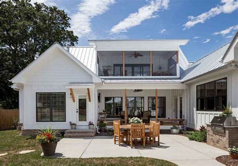 90 Modern American Farmhouse Exterior Landscaping Design Backyard