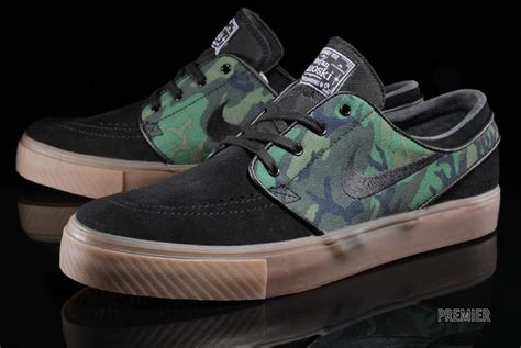 The foam insole has a zoom air unit in the heel for a springy, responsive sensation with every step. Nike Zoom Janoski ERDL - Camo and Gum | Sole Collector
