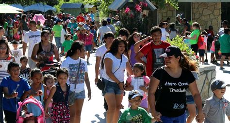 Dallas Zoo Hosts Sold Out Dollar Day