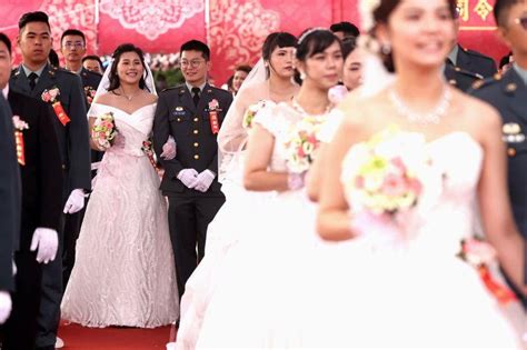 Coming Out Bravely Taiwan Same Sex Couples Join Military Wedding For