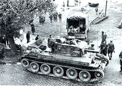 Cromwell Mk Vi In France 1944 British Tank Tank Warfare Wwii History