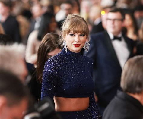 All The Hidden Meanings Behind Taylor Swifts Glitter Bomb Outfit At