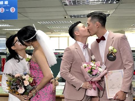 Hundreds Marry On Taiwans First Day Of Legal Same Sex Marriage After Decades Long Struggle