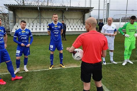 The official profile of polish handball team spr stal mielec. PGE Stal Mielec może trenować w 6 osób, a Lech Poznań w 25 ...