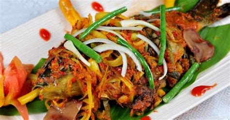Nah, jika kamu sedang ingin menyantap kuliner aceh tapi tak bisa menemukan warung makan yang tepat. Resep Khas Aceh - Resep Masakan Lemang Ikan Mas - Dapur ...