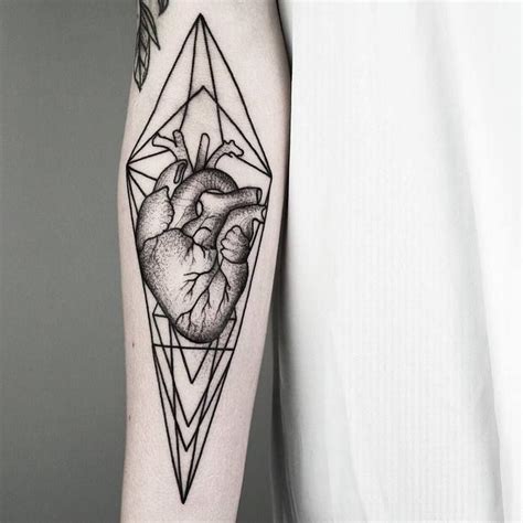 39 Inspiring Anatomical Heart Tattoos Tattoobloq Geometric Tattoo