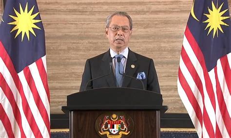 Karangan kebaikan internet kepada pelajar; Muhyiddin: Waspada manipulasi sentimen kaum oleh ahli politik