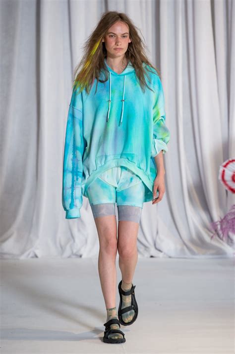 Tie Dye Is Covering The Spring 2019 Runways