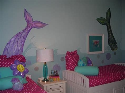 The pretty colors of beautiful shapes make mermaid room decor one of the most requested style for little girls, and even 90's kids today! 15 Dazzling Mermaid Themed Bedroom Designs for Girls - Rilane