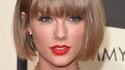 Taylor Swift Gives Fans A Behind The Scenes Look At Her Music Video