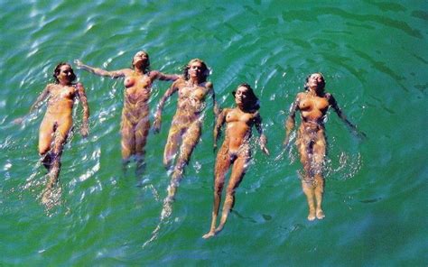 Naked Girls Swimming Underwater