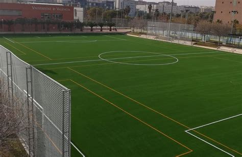 El Campus de Tarongers de la Universitat de València renueva su campo