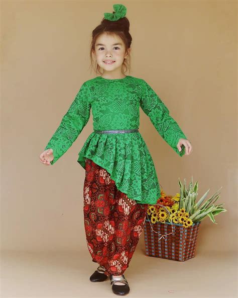 Model Kebaya Brokat Anak Perempuan Terbaru 2020 Desain Mewah Dan Modern