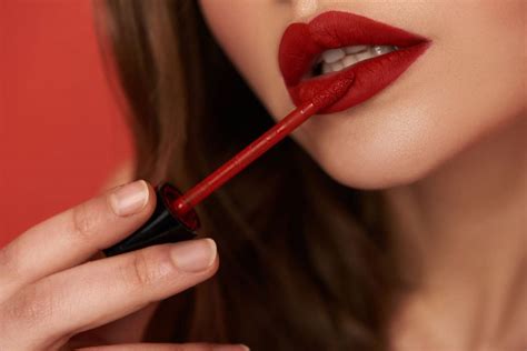 How To Apply Matte Lipstick Without Lip Liner