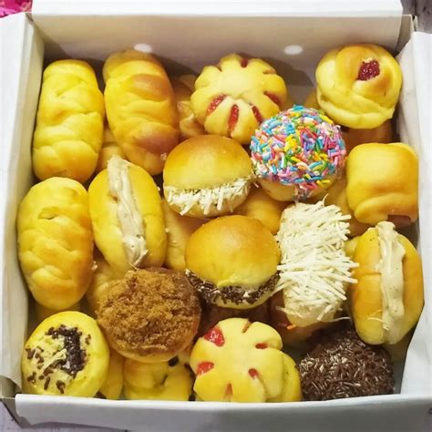 Demikian cara membuat cakwe manis empuk, berongga, dan renyah di luar. Resep Roti Unyil Oven Tangkring Enak dan Empuk - Lin's Cakes