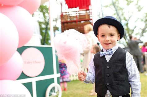 Melbourne Cups Stakes Day 2016 Get Rowdy As Racegoers Fight Eachother