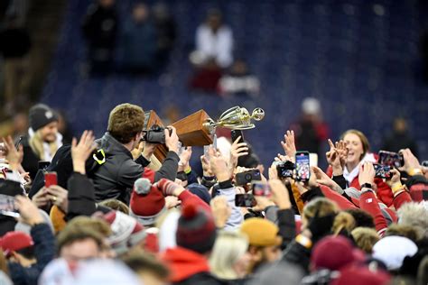 As conference realignment reshapes college football, is the Apple Cup