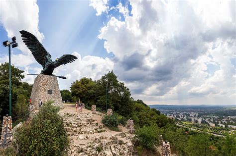 Das Turul Denkmal In Tatab Nya Denkmal Outdooractive Com