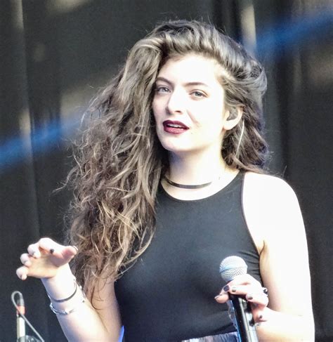 The album received considerable attention for its portrayal of suburban teenage disillusionment and critiques of mainstream culture. Lorde - Wikipedia