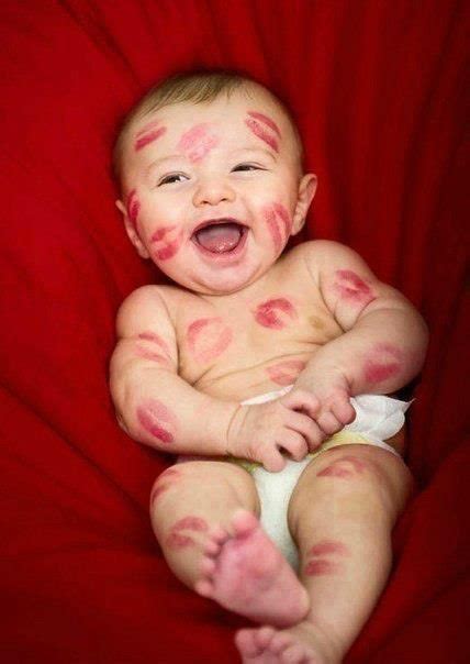 Baby Laughing With Lipstick Kisses Toni Kami ~ Bébé