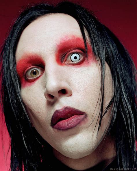 With a face painted as white as a ghost, he decorates it with any colors he pleases. Marilyn Manson Makeup Looks - Mugeek Vidalondon