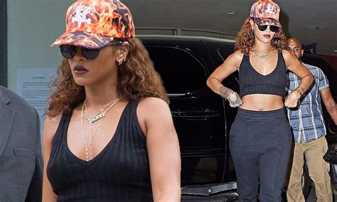 Rihanna Oozes Sex Appeal As She Shows Off Her Toned Midriff In Nyc