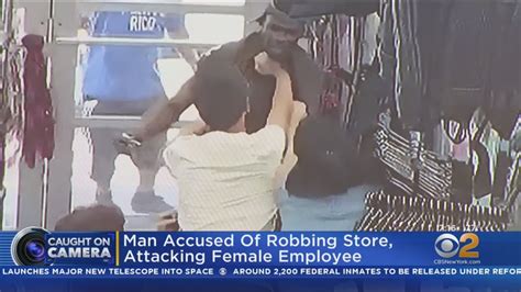 Man Accused Of Shoplifting Attacking Female Employee Youtube