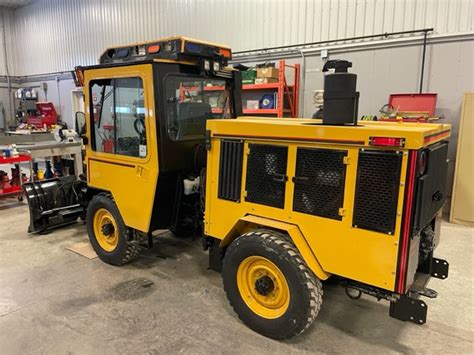 Trackless Mt Sidewalk Tractor And Plow Low Hours Heavy Equipment