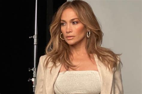 Jennifer Lopez 52 Flashes Ripped Abs In Tiny Crop Top As She Teases