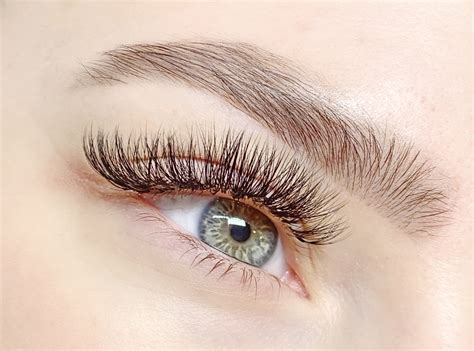 Which Set Of Lash Extensions Is Right For Me Classic Flat Hybrid