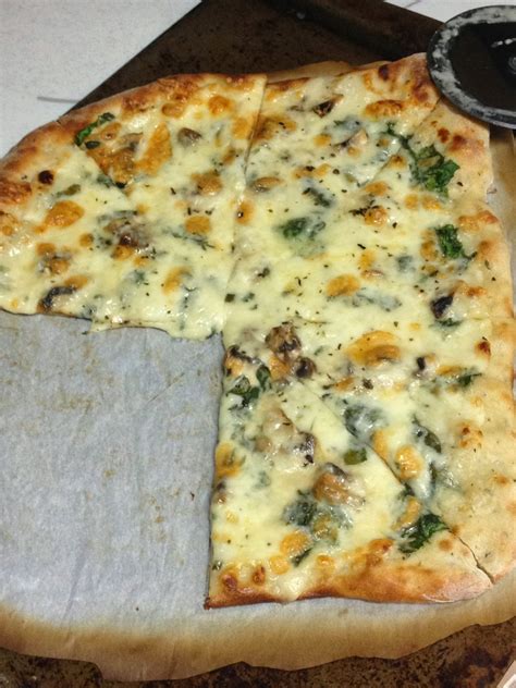 The Mellow Mallow Easy Garlic And Herb Pizza Crust Recipe
