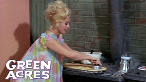 Lisa Makes Her Iconic Hotcakes Green Acres Youtube
