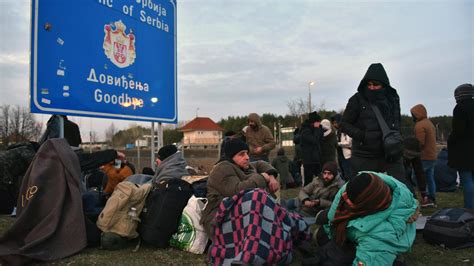 hunderte migranten auf balkanroute ungarn schließt grenze nach serbien