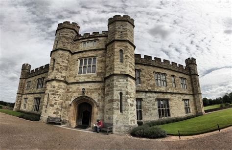 Explore leeds holidays and discover the best time and places to visit. Leeds Castle - England - World for Travel