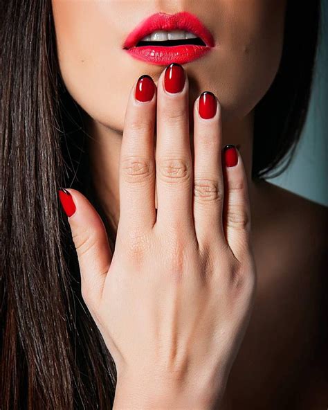 Red Lips And Dramatic Nails With A Classy Ladylike Finish Never Go Out