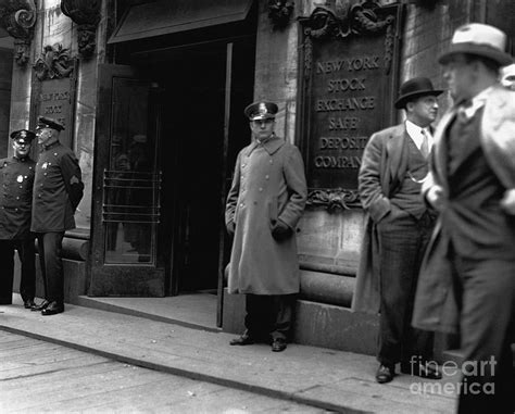 Police Outside Stock Exchange In 1929 By Bettmann