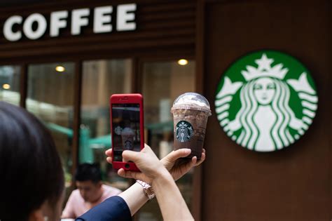 Tats Unis Accus De Racisme Starbucks Ferme Ses Caf S Pour