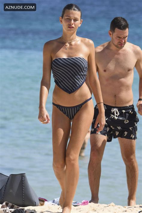 Georgia Fowler Kiwi Model Hits Bondi Beach In A Navy Striped Bikini