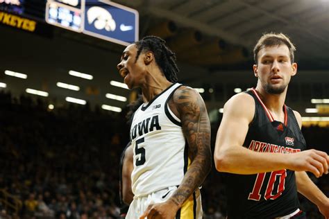 Shooting Woes Don T Stop Hawkeyes As They Take Down Arkansas State