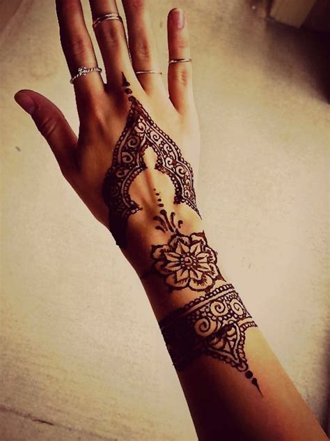 Some may recall beach trips in the summer, where someone was inevitably hawking henna tattoos. 60 Stunning Henna Tattoos and Designs too Incredible to Describe
