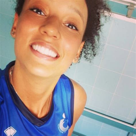 (se proprio siete così curiosi, l'altezza di simona è 1,72) e soprattutto: Valentina Diouf - Home | Facebook