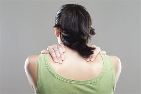 Pain Between Shoulder Blades What Does It Mean