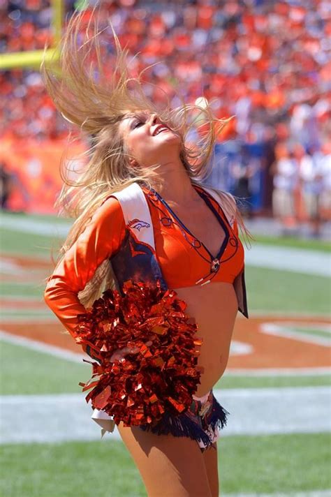 Denver Cheer Hottest Nfl Cheerleaders Denver Bronco Cheerleaders Professional Cheerleaders