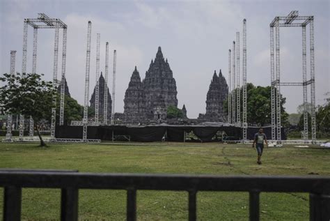 Candi prambanan ini terletak di kecamatan. 30+ Ide Keren Gambar Sketsa Candi Prambanan - Tea And Lead