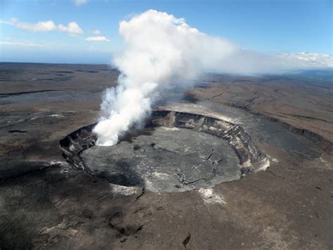 Halemaumau Crater Kilauea In Hawaii Charismatic Planet